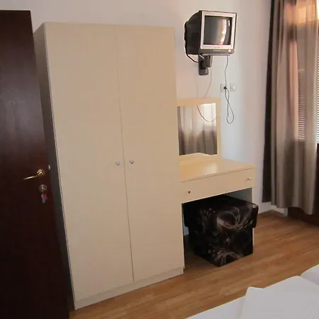 Nikolina Guest house *