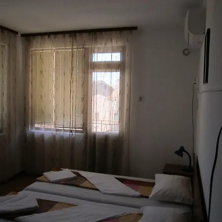 Nikolina Guest house *